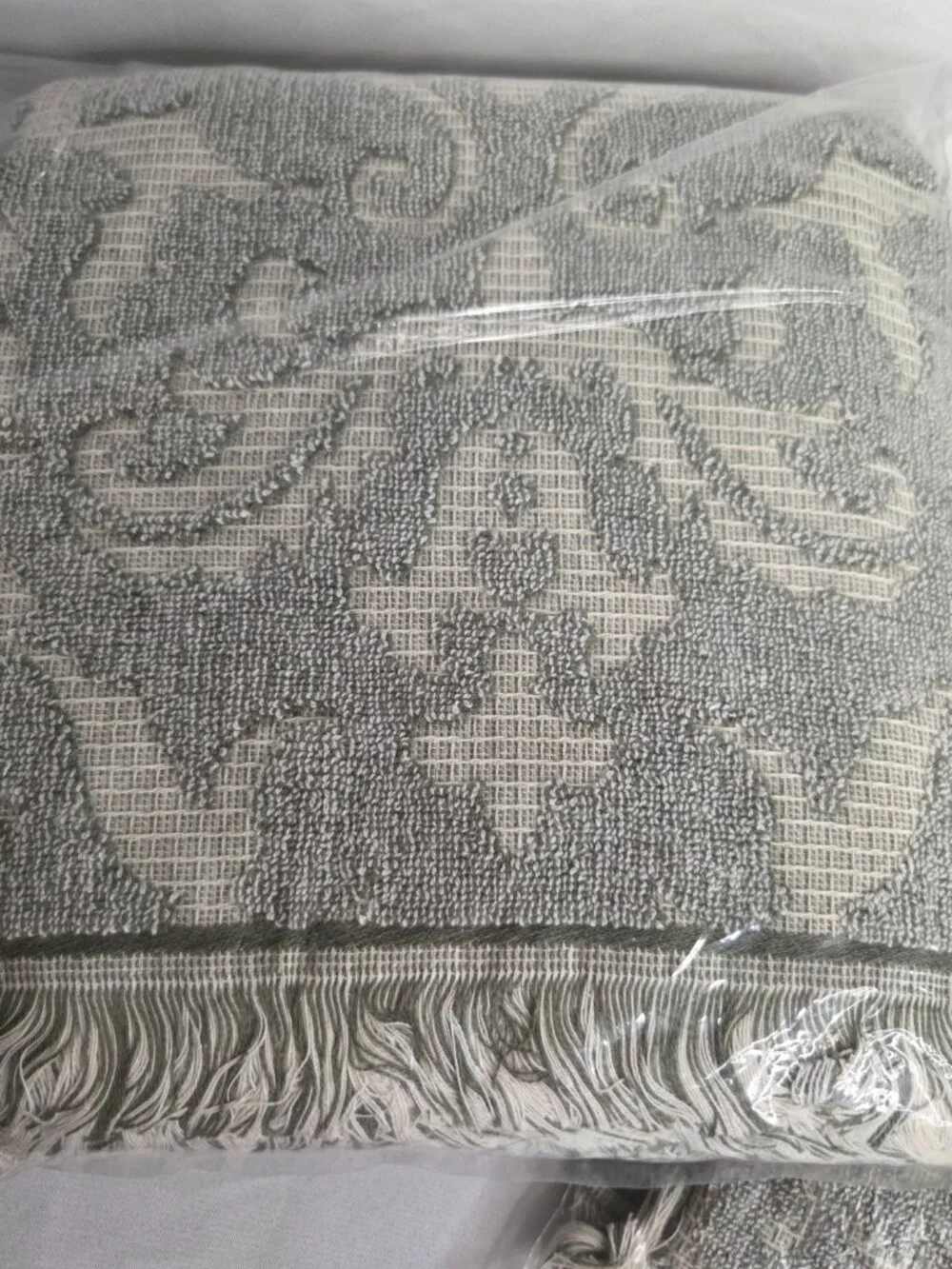 Set of 2 POTTERY BARN Delphine Sculpted Bath Towel, Loden NEW IN PACKAGE - READ